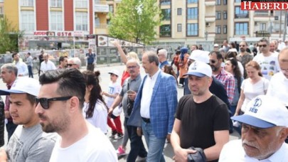 Turan Hançerli 1 Mayısta Çorlu mağduru ailelerle yürüdü