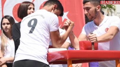 Bileğine güvenen meydana çıksın!