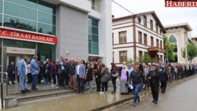 İmamoğlu kuyruğu bankadan dışarı taştı