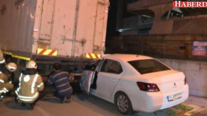 Avcılarda otomobil park halindeki kamyona arkadan çarptı: 1 yaralı