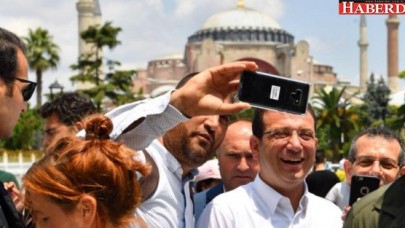 Ekrem İmamoğlu Cuma namazını Sultanahmet Camiinde kıldı