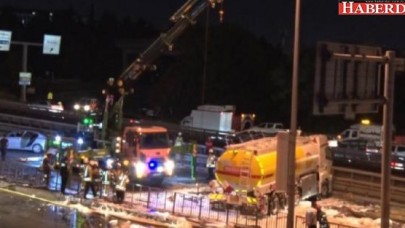 AVCILARda devrilen yakıt tankeri, 4 buçuk saatte kaldırıldı