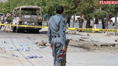 Afganistanda otobüse bombalı saldırı! 32 ölü