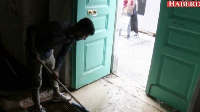 Tarihi cami yaraları sarıyor