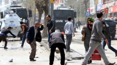 YSK'nın kararına taşlı-sopalı protesto