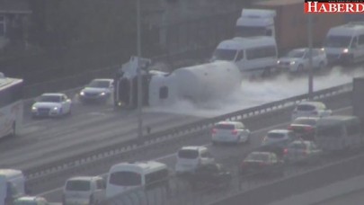 TEMde gaz tankeri devrildi: Tüm şeritler trafiğe kapatıldı