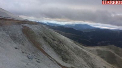 Mevsimin ilk karı yaylaları beyaza bürüdü