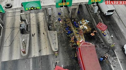 İstanbulda feci kaza! Gişelere çarptı