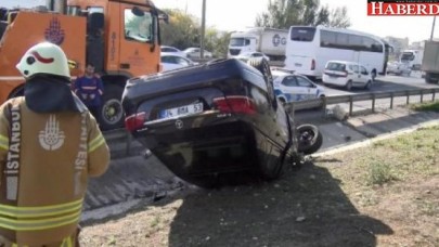 Başakşehirde emniyet şeridindeki minibüse çarpan araç takla attı