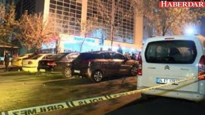 Küçükçekmecede hastane önünde çıkan silahlı kavgada 3 kişi yaralandı