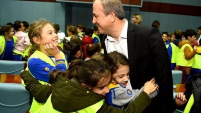 ÇOCUKLARDAN BAŞKAN HANÇERLİ’YE ZİYARET