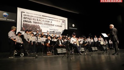 Ahmet Özhan’dan engelli izcilere destek