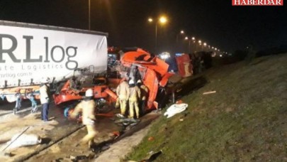 Büyükçekmecede TIR kamyona arkadan çarptı: 1 ölü, 1 yaralı