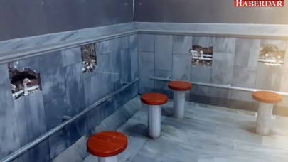 Caminin kameralarını tahrip edip muslukları çaldı