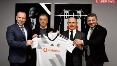 Başkan Akgün, Ahmet Nur Çebi’yi tebrik etti