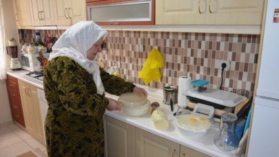 Parasını yoğurtçulara kaptırdı