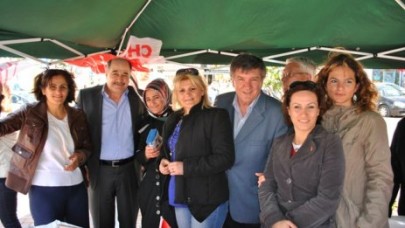 CHP’li kadınlar broşür dağıttı