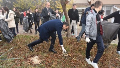 Herkes kapısının önünü süpürmeli!