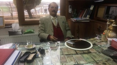 Antika aşkını iş yerine taşıdı