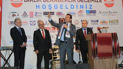 Siyaseti kutsallaştıran  her kimse hata yapar