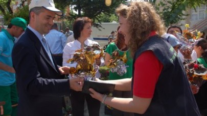 BAHAR İLE BİRLİKTE BEYLİKDÜZÜ`NÜN YEŞİLİ DE YÜZÜNÜ GÖSTERDİ