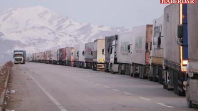 Türkiye- İran sınırında koronavirüs kuyruğu