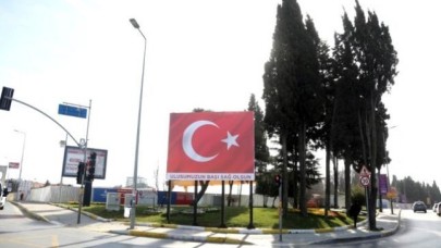 Küçükçekmece al bayrağa büründü