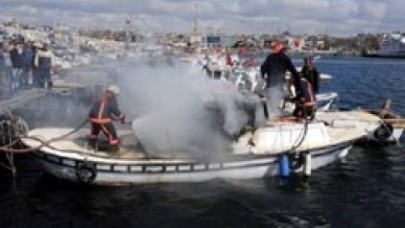 Kızı 10 liraiçin babasının teknesini yaktı