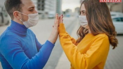 Koronavirüs uyarısı: Risk varsa 14 gün öpüşmeyin, sevişmeyin, seks yapmayın