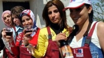Hal Köyü’nün şarap lady’leri