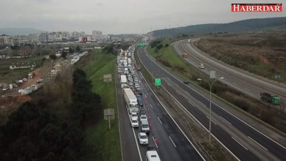 İstanbulun giriş ve çıkışında kilometrelerce corona virüs kuyruğu