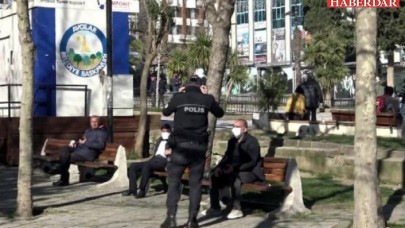 Avcılardaki parkta oturma tutkusu... Polis uzaklaştırıyor, yeniden geliyorlar