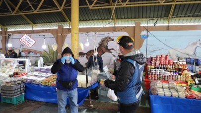 Ramazan öncesi semt pazarında Coronavirüs tedbirleri