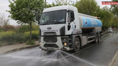 Büyükçekmece Belediyesi meydanları dezenfekte etti