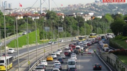 İstanbulda köprülerdeki trafik yoğunluğu bugün de yaşandı