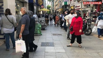 Mağazalardaki indirim virüs dinlemedi, akın ettiler