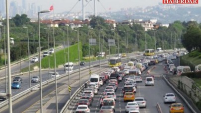 Yasağın ardından 15 Temmuz Şehitler Köprüsünde trafik yoğunluğu