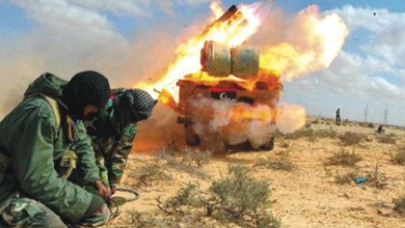 Kaddafi'nin sarayı vuruldu