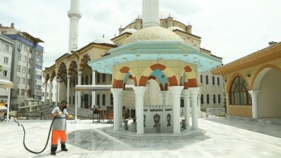 KÜÇÜKÇEKMECE’DE CAMİLER DEZENFEKTE EDİLDİ