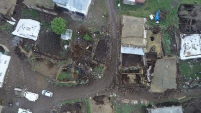 Bingölde depremin neden olduğu yıkım gün ağarınca ortaya çıktı