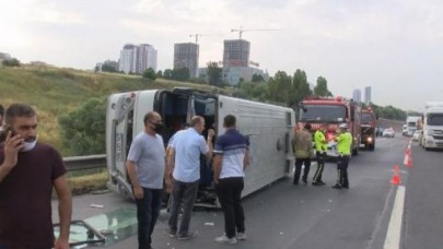 Hadımköyde servis minibüsü devrildi! Yaralılar var