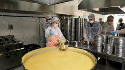 HERGÜN 450 AİLENİN SOFRASINA SICAK YEMEK