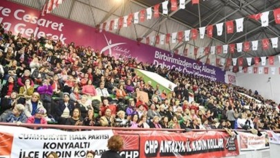 CHPde ertelenen Kadın Kolları Kurultayı 11 Temmuzda seyircisiz yapılacak