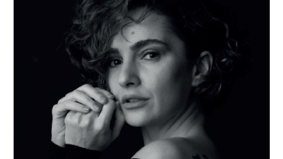 Mehtap Meral bir türkü ve şiir kitabıyla döndü