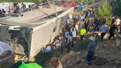 Mersinde askerleri taşıyan otobüs devrildi: 5 asker şehit, 10 asker yaralı