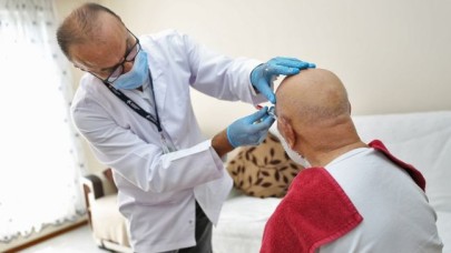 BAYRAM ÖNCESİ EVDE BAKIMLA İHTİYAÇ SAHİPLERİNİN YÜZÜ GÜLÜYOR