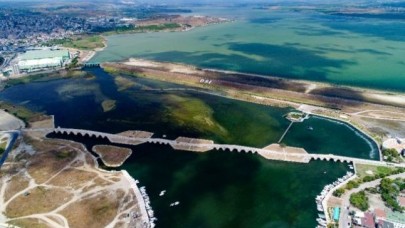 Büyükçekmece Gölünde korkutan görüntü: Su seviyesi yüzde 30 seviyelerine düştü