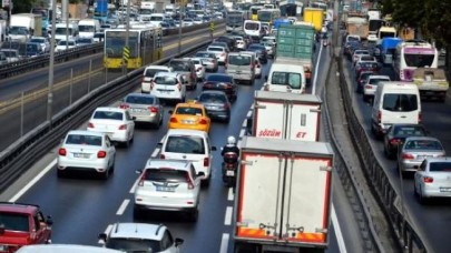 Avcılar D-100de koronavirüs öncesi yoğun trafiğe dönüldü