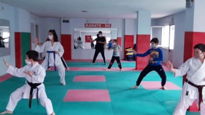 KÜÇÜKÇEKMECEDE SPOR SALONLARI KAPILARINI AÇTI