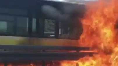 Seyir halindeki metrobüs yandı!
